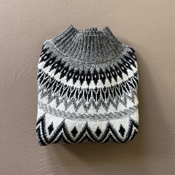 Old Navy Mock-Neck Fair Isle Cropped Sweater - Picture 1 of 7